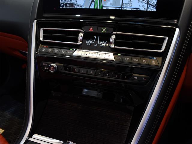 ８シリーズ Ｍ８５０ｉ　ｘＤｒｉｖｅカブリオレ　ミネラルホワイト　黒赤レザー　ＢｏｗｅｒｓＷｉｌｋｉｎｓ　シートヒーター　ベンチレーション　エアスカーフ（30枚目）