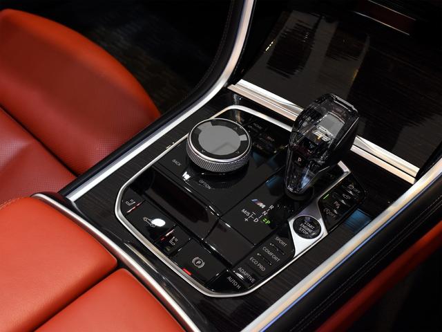 ８シリーズ Ｍ８５０ｉ　ｘＤｒｉｖｅカブリオレ　ミネラルホワイト　黒赤レザー　ＢｏｗｅｒｓＷｉｌｋｉｎｓ　シートヒーター　ベンチレーション　エアスカーフ（33枚目）