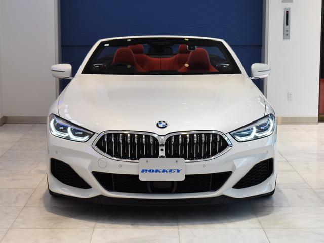 ８シリーズ Ｍ８５０ｉ　ｘＤｒｉｖｅカブリオレ　ミネラルホワイト　黒赤レザー　ＢｏｗｅｒｓＷｉｌｋｉｎｓ　シートヒーター　ベンチレーション　エアスカーフ（45枚目）