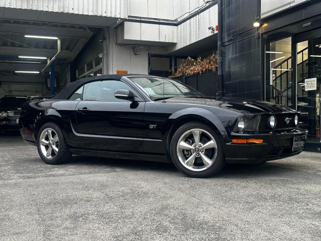 マスタング V8 GTコンバーチブル プレミアム 自社輸入新車並行ワンオーナー 赤革シート 純正18AW ナビ(56枚目)
