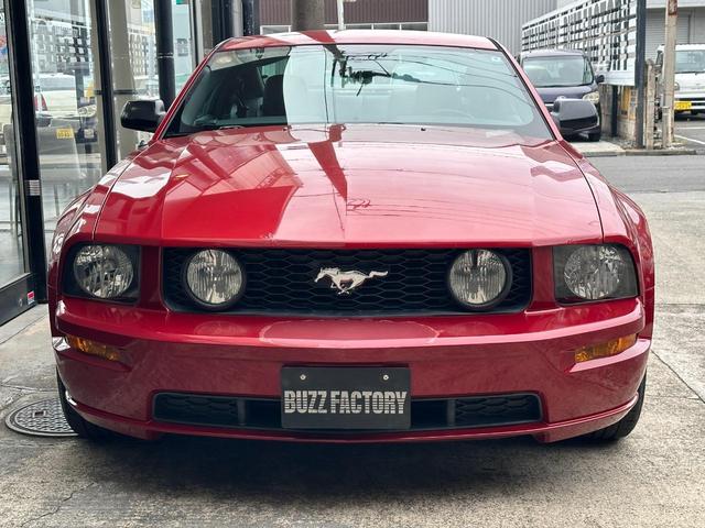 マスタング Ｖ８　ＧＴ　プレミアム　黒革シート　正規Ｄ車　純正１８ＡＷ　４．６Ｌ（5枚目）