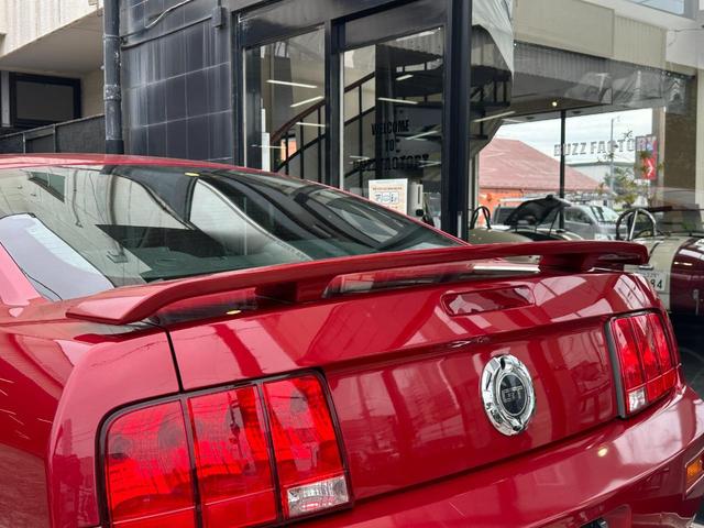 マスタング Ｖ８　ＧＴ　プレミアム　黒革シート　正規Ｄ車　純正１８ＡＷ　４．６Ｌ（16枚目）