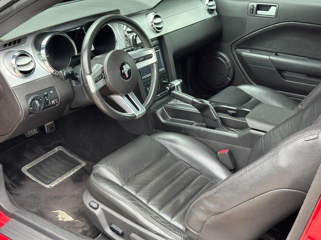 マスタング Ｖ８　ＧＴ　プレミアム　黒革シート　正規Ｄ車　純正１８ＡＷ　４．６Ｌ（17枚目）