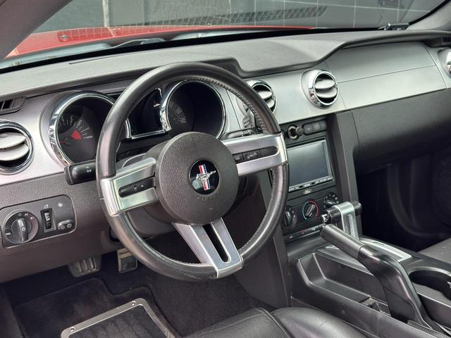 マスタング Ｖ８　ＧＴ　プレミアム　黒革シート　正規Ｄ車　純正１８ＡＷ　４．６Ｌ（18枚目）