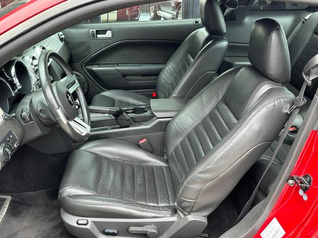 マスタング Ｖ８　ＧＴ　プレミアム　黒革シート　正規Ｄ車　純正１８ＡＷ　４．６Ｌ（19枚目）