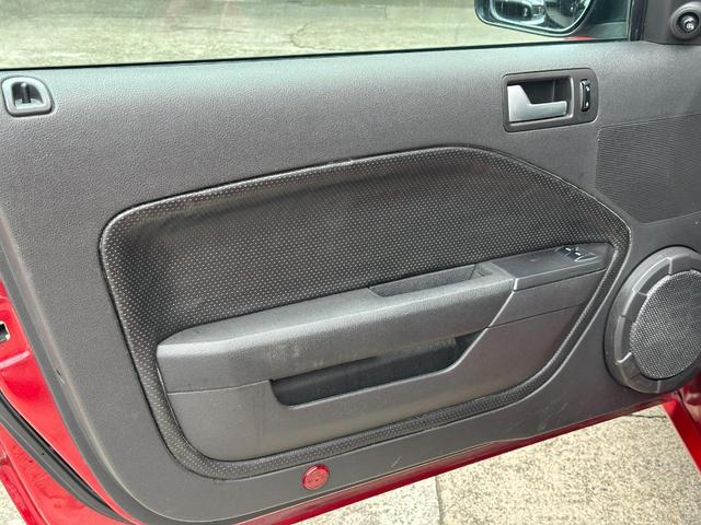 マスタング Ｖ８　ＧＴ　プレミアム　黒革シート　正規Ｄ車　純正１８ＡＷ　４．６Ｌ（20枚目）