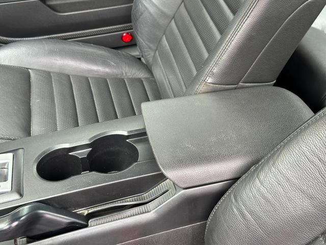 マスタング Ｖ８　ＧＴ　プレミアム　黒革シート　正規Ｄ車　純正１８ＡＷ　４．６Ｌ（22枚目）