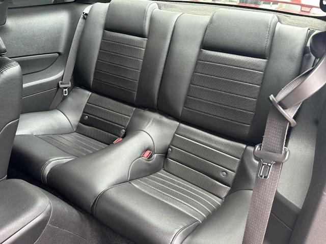 マスタング Ｖ８　ＧＴ　プレミアム　黒革シート　正規Ｄ車　純正１８ＡＷ　４．６Ｌ（23枚目）