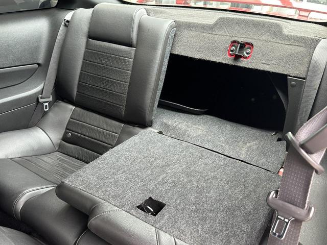 マスタング Ｖ８　ＧＴ　プレミアム　黒革シート　正規Ｄ車　純正１８ＡＷ　４．６Ｌ（24枚目）