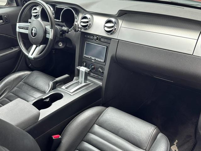 マスタング Ｖ８　ＧＴ　プレミアム　黒革シート　正規Ｄ車　純正１８ＡＷ　４．６Ｌ（25枚目）