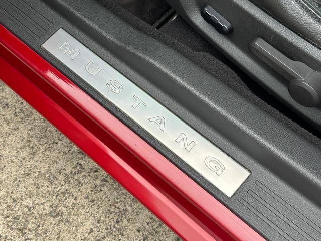 マスタング Ｖ８　ＧＴ　プレミアム　黒革シート　正規Ｄ車　純正１８ＡＷ　４．６Ｌ（28枚目）