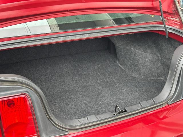 マスタング Ｖ８　ＧＴ　プレミアム　黒革シート　正規Ｄ車　純正１８ＡＷ　４．６Ｌ（29枚目）