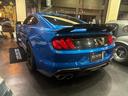 GT500用のエンジンはハンドビルトされており、ブレートにマイスターのサインが刻まれている。760hp、最大トルク625lb-ft