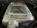 GT500用のエンジンはハンドビルトされており、ブレートにマイスターのサインが刻まれている。760hp、最大トルク625lb-ft