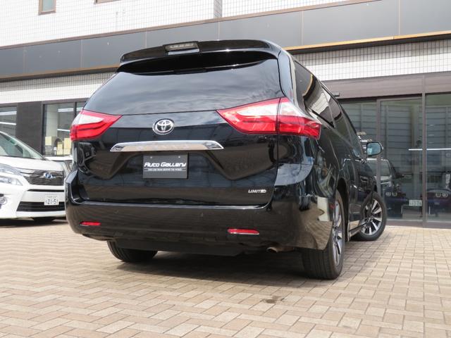 シエナ リミテッド　ダブルサンルーフ　ブラウンレザーインテリア　両側パワースライドドア　社外９インチワイドナビＴＶ　フリップダウンモニター　バック＆サイドカメラ　ＥＴＣ　ＡＣＣ　ＢＳＭ　ＬＤＡ（9枚目）