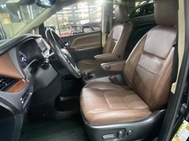 シエナ リミテッド　ダブルサンルーフ　ブラウンレザーインテリア　両側パワースライドドア　社外９インチワイドナビＴＶ　フリップダウンモニター　バック＆サイドカメラ　ＥＴＣ　ＡＣＣ　ＢＳＭ　ＬＤＡ（10枚目）