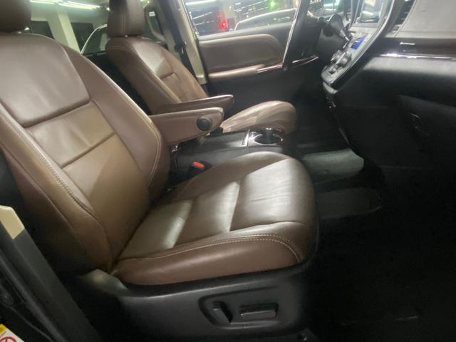 シエナ リミテッド　ダブルサンルーフ　ブラウンレザーインテリア　両側パワースライドドア　社外９インチワイドナビＴＶ　フリップダウンモニター　バック＆サイドカメラ　ＥＴＣ　ＡＣＣ　ＢＳＭ　ＬＤＡ（12枚目）