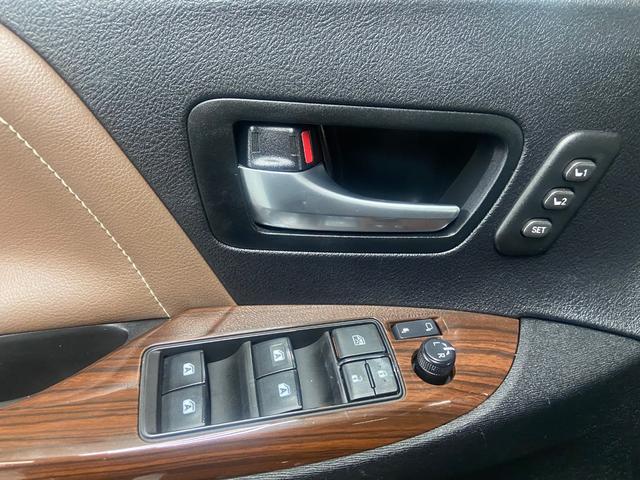 シエナ リミテッド　ダブルサンルーフ　ブラウンレザーインテリア　両側パワースライドドア　社外９インチワイドナビＴＶ　フリップダウンモニター　バック＆サイドカメラ　ＥＴＣ　ＡＣＣ　ＢＳＭ　ＬＤＡ（14枚目）