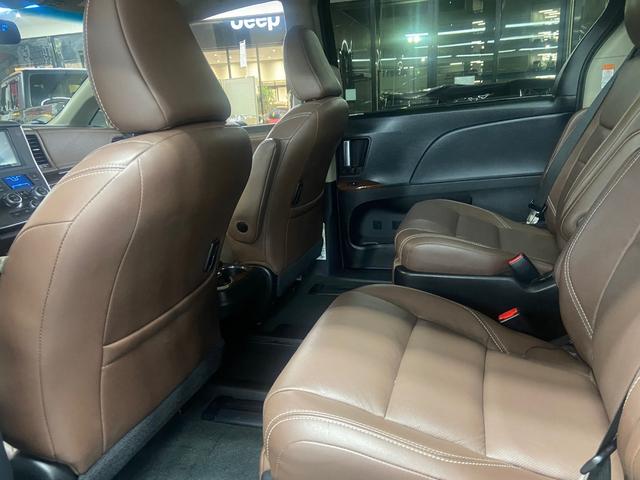 シエナ リミテッド　ダブルサンルーフ　ブラウンレザーインテリア　両側パワースライドドア　社外９インチワイドナビＴＶ　フリップダウンモニター　バック＆サイドカメラ　ＥＴＣ　ＡＣＣ　ＢＳＭ　ＬＤＡ（18枚目）