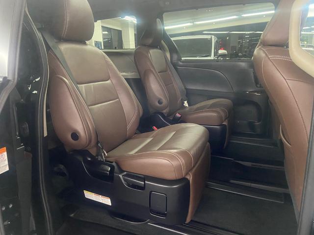 シエナ リミテッド　ダブルサンルーフ　ブラウンレザーインテリア　両側パワースライドドア　社外９インチワイドナビＴＶ　フリップダウンモニター　バック＆サイドカメラ　ＥＴＣ　ＡＣＣ　ＢＳＭ　ＬＤＡ（19枚目）