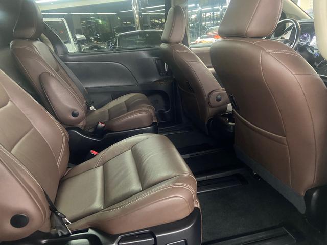 シエナ リミテッド　ダブルサンルーフ　ブラウンレザーインテリア　両側パワースライドドア　社外９インチワイドナビＴＶ　フリップダウンモニター　バック＆サイドカメラ　ＥＴＣ　ＡＣＣ　ＢＳＭ　ＬＤＡ（20枚目）