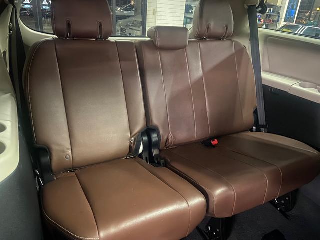 シエナ リミテッド　ダブルサンルーフ　ブラウンレザーインテリア　両側パワースライドドア　社外９インチワイドナビＴＶ　フリップダウンモニター　バック＆サイドカメラ　ＥＴＣ　ＡＣＣ　ＢＳＭ　ＬＤＡ（24枚目）