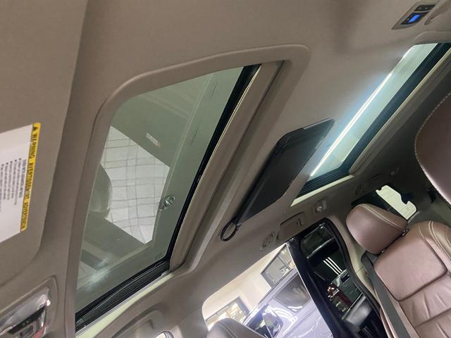 シエナ リミテッド　ダブルサンルーフ　ブラウンレザーインテリア　両側パワースライドドア　社外９インチワイドナビＴＶ　フリップダウンモニター　バック＆サイドカメラ　ＥＴＣ　ＡＣＣ　ＢＳＭ　ＬＤＡ（37枚目）