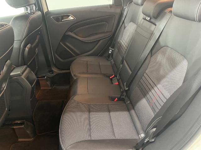 Ｂクラス Ｂ１８０　ファイナルモデル　レーダーＰ　ベーシックＰ　キーレスＧＯ　純正ナビ　地デジ　Ｂカメラ　ハーフレザー　シートヒーター　１７インチＡＷ　ＰＴＳ　ＬＥＤライト（10枚目）