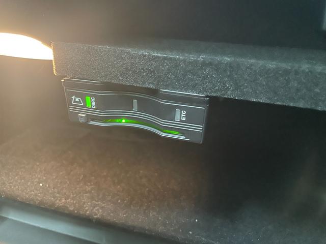 Ｃクラス Ｃ２００アバンギャルド　ベーシックＰ　レーダーＰ　キーレスＧＯ　純正ナビ　地デジ　Ｂカメラ　ハーフレザー　シートヒーター　ＰＴＳ　ＬＥＤライト　　Ｂｌｕｅｔｏｏｔｈ　禁煙車　１７ＡＷ（30枚目）