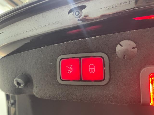 Ｃクラス Ｃ２２０ｄアバンギャルド　ＡＭＧライン　赤本革　レーダーＰ　キーレスＧＯ　純正ナビ　地デジ　Ｂカメラ　シートヒーター　ＰＴＳ　ＬＥＤライト　ＨＵＤ　　ＥＴＣ　Ｂｌｕｅｔｏｏｔｈ　１８ＡＷ（19枚目）