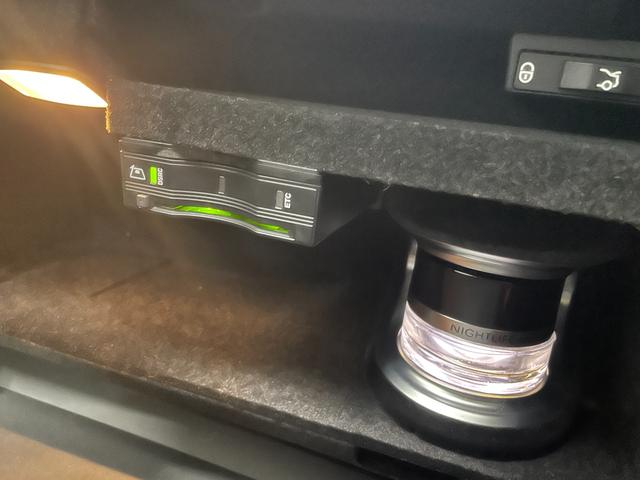 Ｃクラス Ｃ２２０ｄアバンギャルド　ＡＭＧライン　赤本革　レーダーＰ　キーレスＧＯ　純正ナビ　地デジ　Ｂカメラ　シートヒーター　ＰＴＳ　ＬＥＤライト　ＨＵＤ　　ＥＴＣ　Ｂｌｕｅｔｏｏｔｈ　１８ＡＷ（31枚目）