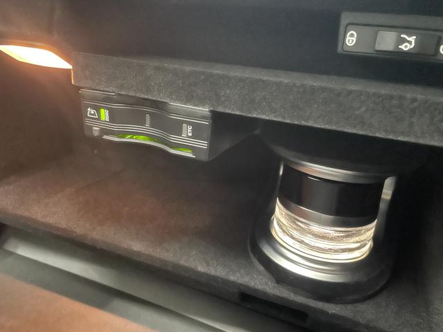 Ｃクラス Ｃ２２０ｄアバンギャルド　ＡＭＧライン　黒本革　レーダーＰ　キーレスＧＯ　純正ナビ　地デジ　Ｂカメラ　シートヒーター　ＰＴＳ　ＬＥＤライト　ＨＵＤ　　ＥＴＣ　Ｂｌｕｅｔｏｏｔｈ　１８ＡＷ（31枚目）