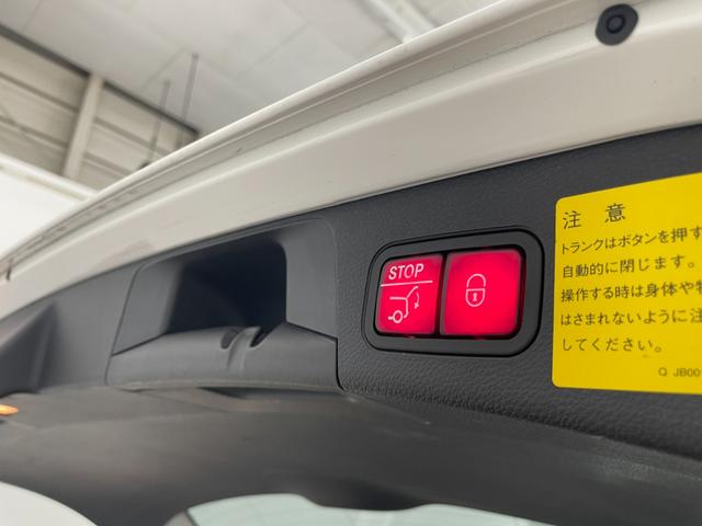 Ｃクラスステーションワゴン Ｃ２００ステーションワゴン　アバンギャルド　レーダーＰ　キーレスＧＯ　純正ナビ　地デジ　Ｂカメラ　ハーフレザー　シートヒーター　ＰＴＳ　電動リアゲート　ＬＥＤライト　ＥＴＣ　Ｂｌｕｅｔｏｏｔｈ　１７ＡＷ（20枚目）