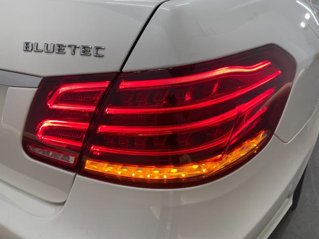 Ｅクラス Ｅ２２０ブルーテック　アバンギャルド　ＡＭＧスポーツＰ　レーダーＰ　純正ナビ　地デジ　３６０カメラ　ハーフレザー　シートヒーター　パワーシート　ＬＥＤ　ＤＳＲＣ　Ｂｌｕｅｔｏｏｔｈ　ＰＴＳ　ドラレコ　キーレスＧＯ　禁煙車　純正１８ＡＷ（36枚目）