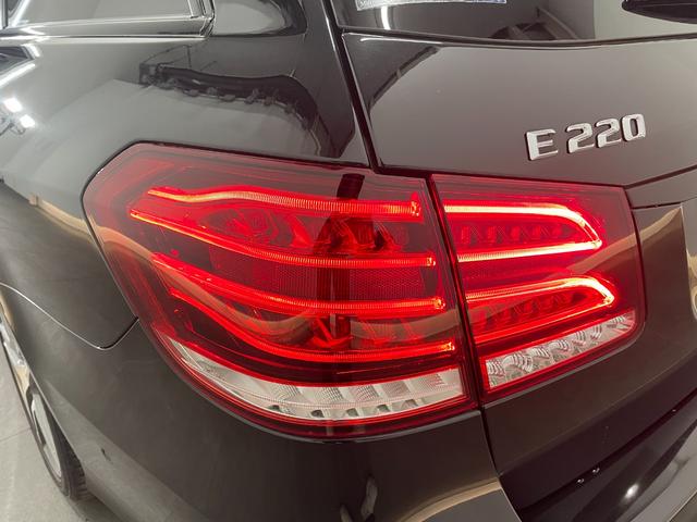 Ｅクラスステーションワゴン Ｅ２２０ブルーテック　ステーションワゴン　アバンＧ　ＡＭＧスポーツＰ　レーダーＰ　純正ナビ　３６０カメラ　ハーフレザー　シートヒーター　パワーシート　ＬＥＤ　ＤＳＲＣ　Ｂｌｕｅｔｏｏｔｈ　ドラレコ　ＰＴＳ　電動リアゲート　キーレスＧＯ　禁煙車　１８ＡＷ（35枚目）