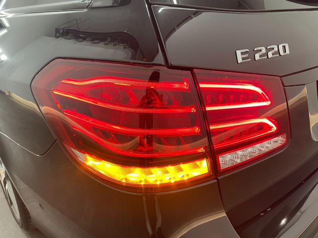 Ｅクラスステーションワゴン Ｅ２２０ブルーテック　ステーションワゴン　アバンＧ　ＡＭＧスポーツＰ　レーダーＰ　純正ナビ　３６０カメラ　ハーフレザー　シートヒーター　パワーシート　ＬＥＤ　ＤＳＲＣ　Ｂｌｕｅｔｏｏｔｈ　ドラレコ　ＰＴＳ　電動リアゲート　キーレスＧＯ　禁煙車　１８ＡＷ（37枚目）