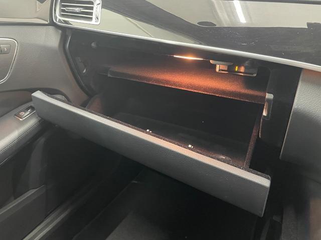 Ｅクラス Ｅ２５０　アバンギャルド　ＡＭＧスポーツＰ　レーダーＰ　純正ナビ　地デジ　Ｂカメラ　レザーシート　シートヒーター　パドルシフト　ＬＥＤ　ＤＳＲＣ　Ｂｌｕｅｔｏｏｔｈ　ＰＴＳ　ドラレコ　キーレスＧＯ　禁煙車　１８ＡＷ（63枚目）