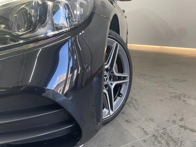 足元は純正となる１８インチ５スポークアルミホイールを装着。