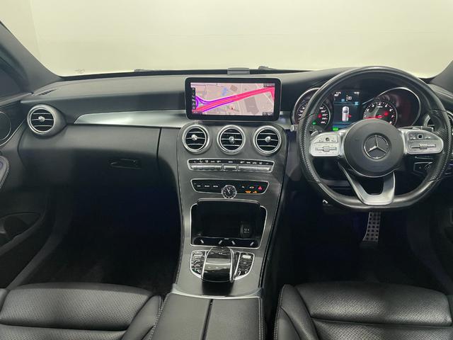 メルセデスは輸入車の中でも、高級車の代名詞として、エントリークラスからハイエンドクラスまで、競合車に負けないレベルの高級感あふれるインテリアが大きな魅力のひとつでございます。