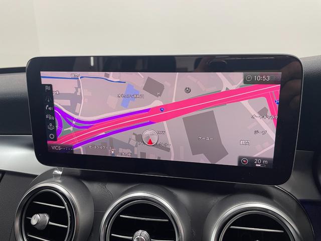 コマンドシステムを搭載したメルセデス純正ＨＤＤナビ。ラジオは勿論、フルセグ地デジ、ミュージックサーバーやＢｌｕｅｔｏｏｔｈ、ＵＳＢにＳＤカードによる音楽の再生など様々な機能が付いております。
