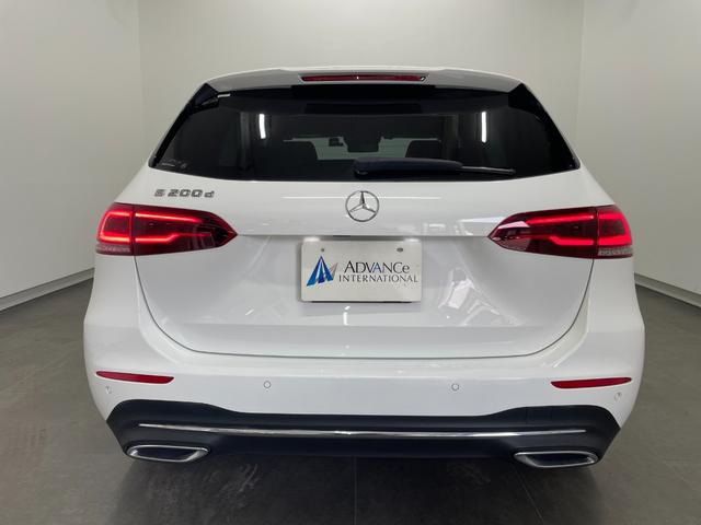 リアビューもご覧の通り。