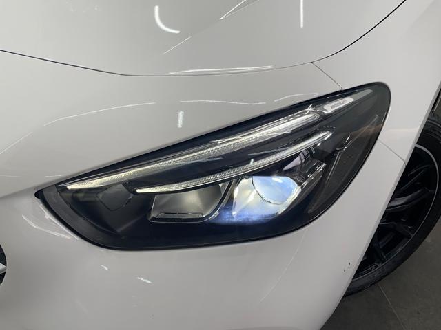 鋭い光を放つＬＥＤハイパフォーマンスライトを搭載。