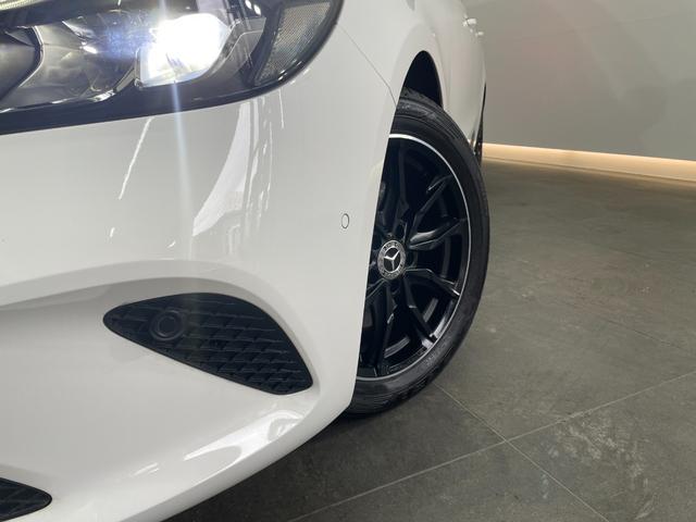 足元は１７インチアルミホイールを装着。