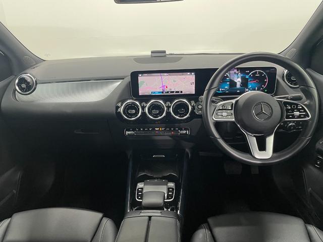 メルセデスは輸入車の中でも、高級車の代名詞として、エントリークラスからハイエンドクラスまで、競合車に負けないレベルの高級感あふれるインテリアが大きな魅力のひとつでございます。