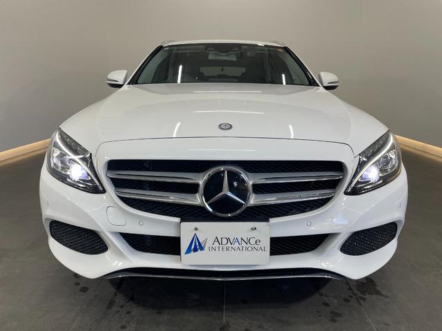 ボディカラーは純正色となるポーラホワイトを設定。寒色系のホワイトで清潔感とエレガンスさを印象付けております。