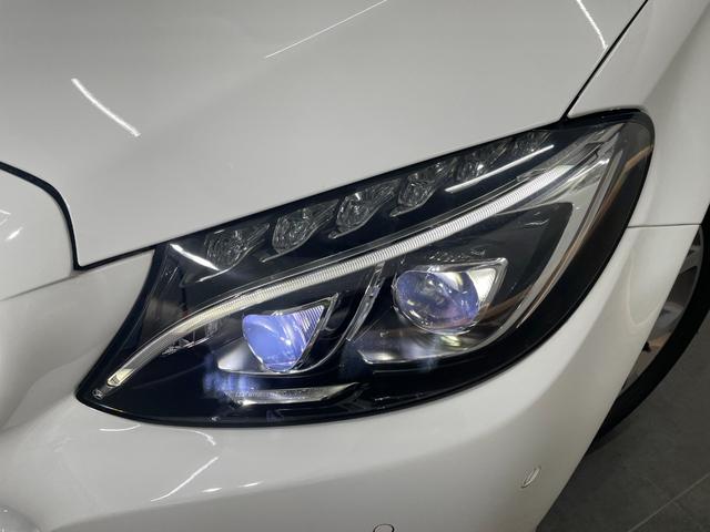 ＬＥＤインテリジェントライトシステムを搭載。暗い夜道のカーブなどでステアリングの切れ角に応じてライトの照射方向を制御し、より安全性を高めます。