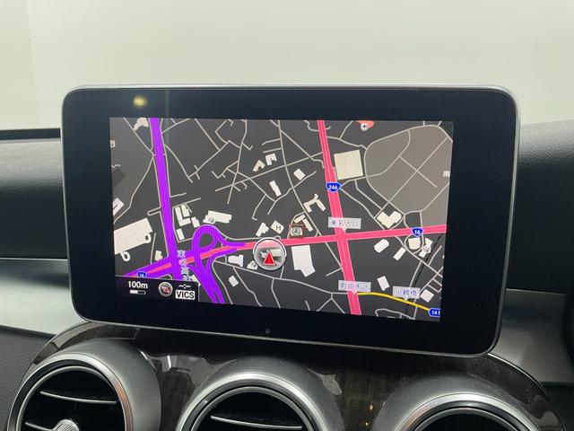 コマンドシステムを搭載したメルセデス純正ＨＤＤナビ。ラジオは勿論、フルセグ地デジ、ミュージックサーバーやＢｌｕｅｔｏｏｔｈ、ＵＳＢにＳＤカードによる音楽の再生など様々な機能が付いております。