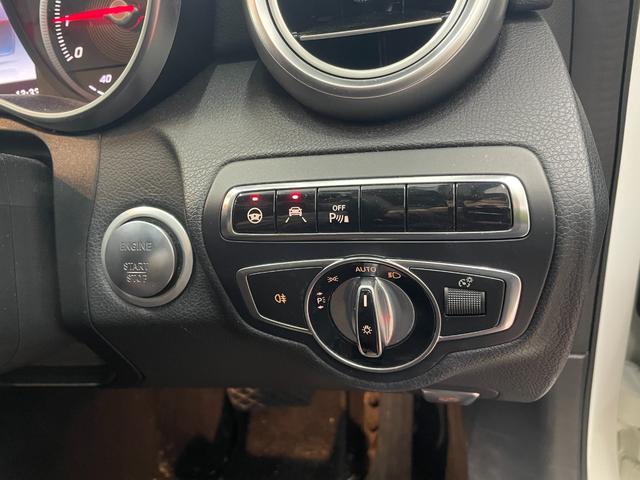 キーレスＧＯを備えておりますので、キーを挿して回す手間なく簡単にエンジンのスタートとストップが可能でございます。