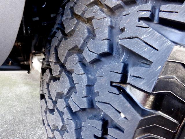 SVT ラプター スーパークルーキャブ 4WD 新車並行車 FOXショック ワンオフマフラー 純正17インチアルミ 専用レザーシート サンルーフ ヒルアシストモード付 V8 6200cc 411馬力エンジン(38枚目)