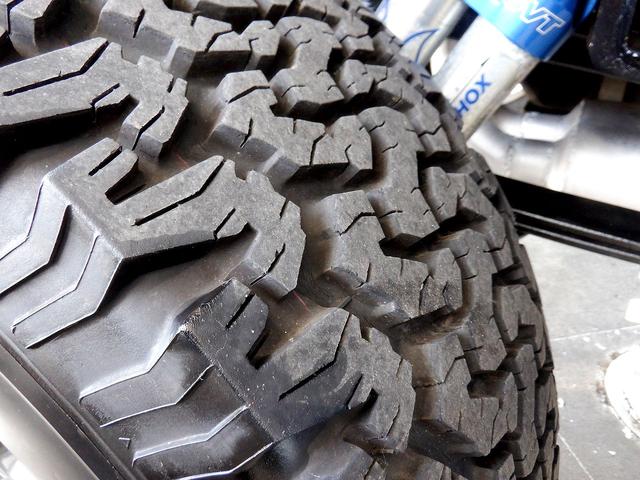 SVT ラプター スーパークルーキャブ 4WD 新車並行車 FOXショック ワンオフマフラー 純正17インチアルミ 専用レザーシート サンルーフ ヒルアシストモード付 V8 6200cc 411馬力エンジン(42枚目)